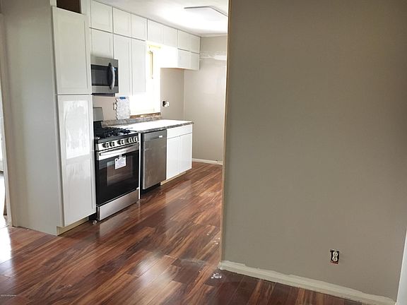 4th image of 3336 Acacia Ave