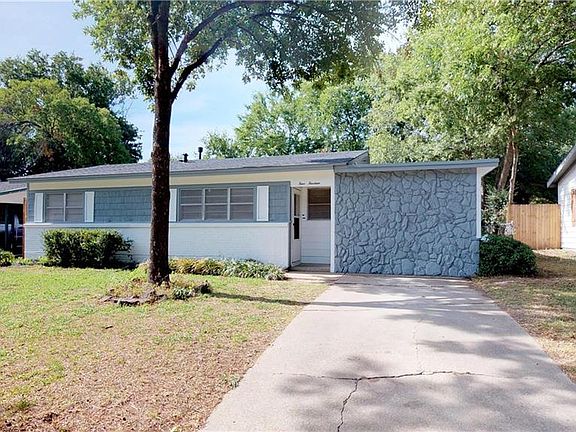 3rd image of 414 E Lovers Ln