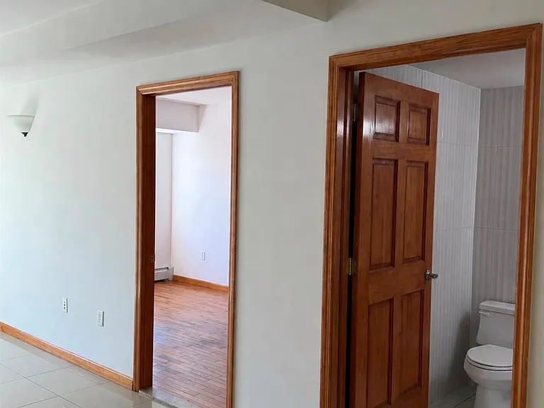 35-19 Leavitt St #4J — Photo 3