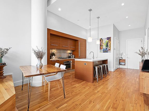 3rd image of 360 Furman St APT 638