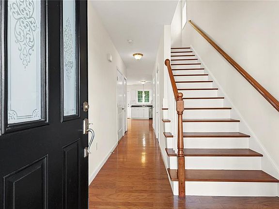 3rd image of 25 Sonya Dr