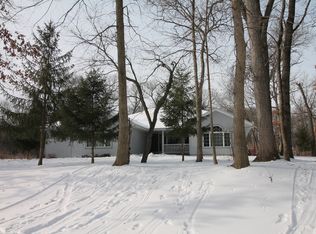 5811 N Glenmoor Ln, Janesville, WI 53545