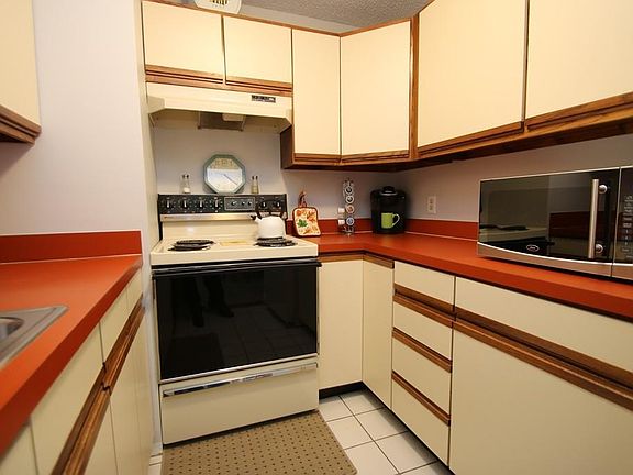 5th image of 292 Salem St APT 306
