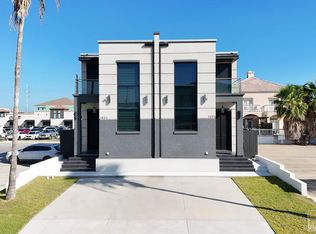 102 E Whiting St, South Padre Island, TX 78597