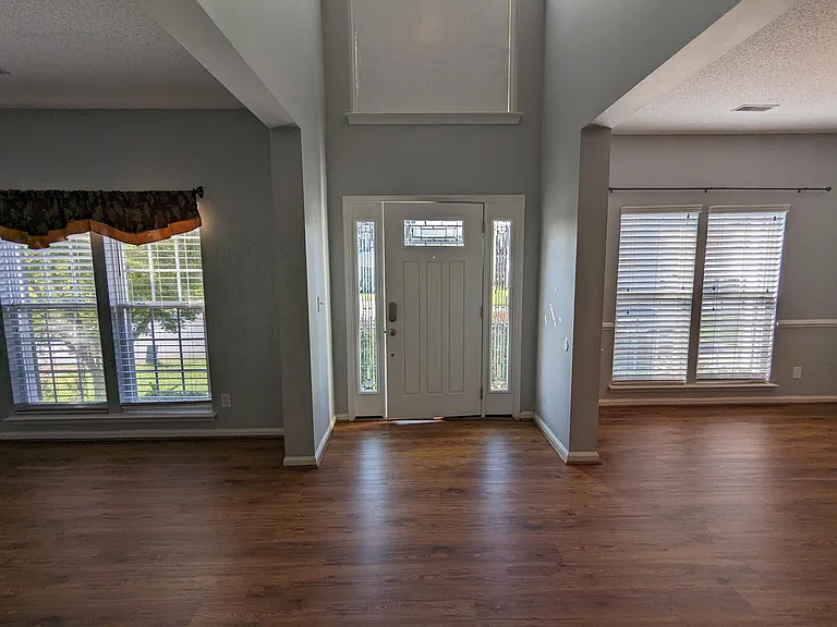 9 Colleton Ct — Photo 2