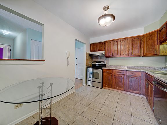 3rd image of 9731 Fox Glen Dr #3E