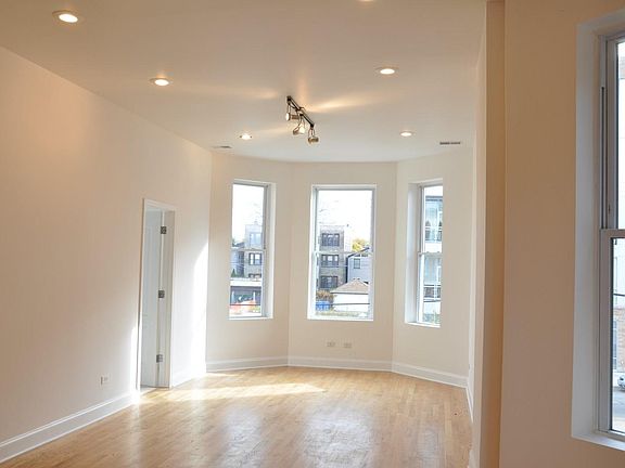3rd image of 3510 N Ashland Ave #2