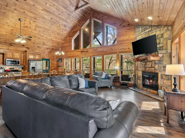 184 Almond Ln, Broken Bow, OK 74728