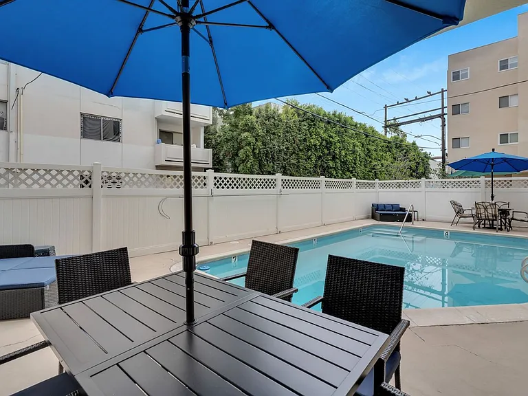 432 N Palm Dr — Photo 23