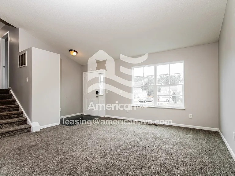 1460_003_living_room_3.jpg