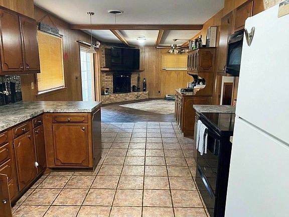 3rd image of 412 Sunset Dr