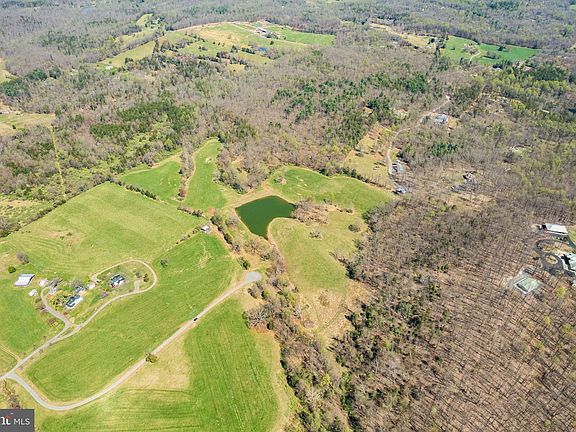 4th image of 2 Holly Hill Farm Ln