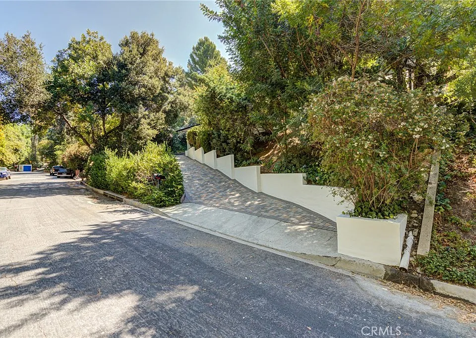 2740 Hutton Dr