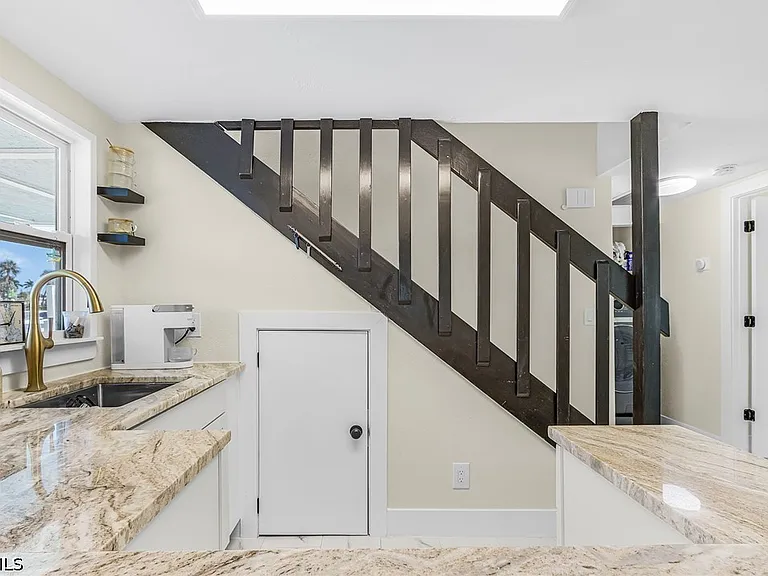 2430 Orange St — Photo 11