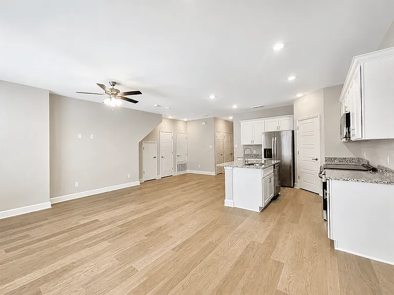 7161 Magnolia Vlg #101 — Photo 6