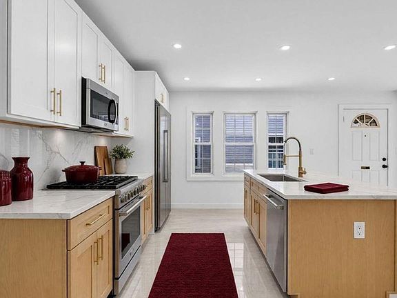 4th image of 219 E 238th Street