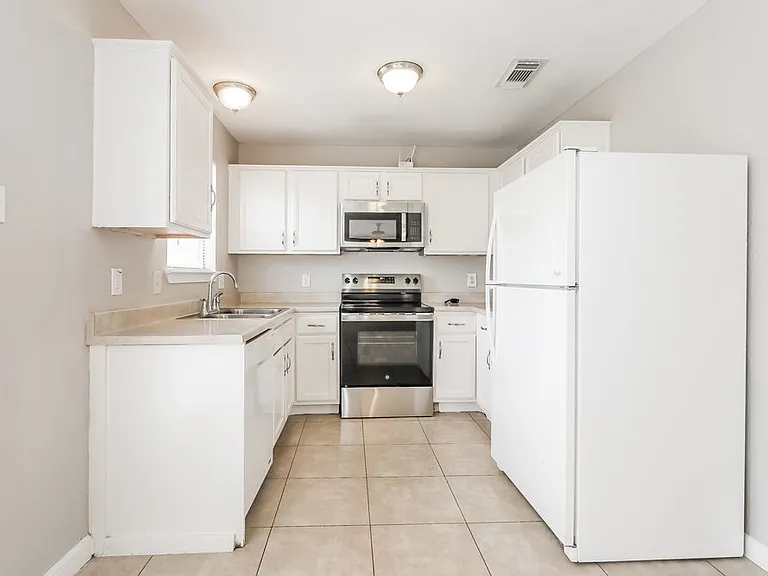 7423 Village Lake Dr — Photo 8
