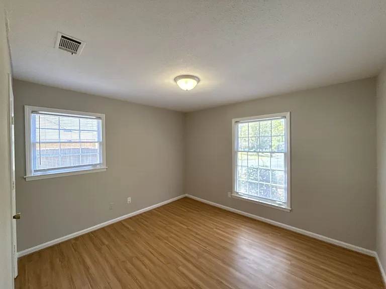 906 McLaughlin Dr — Photo 20