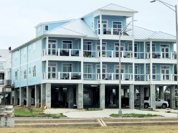 222 E Scenic Dr APT 1, Pass Christian, MS 39571