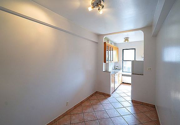 5th image of 304 E 12th St #5L