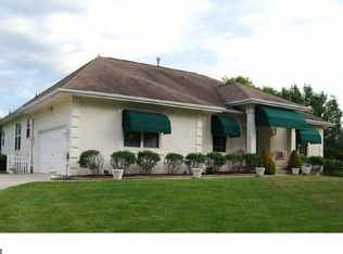 6 Garlet Ct, Sewell, NJ 08080