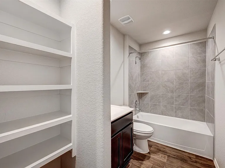 1710 Goose Island Ln — Photo 10