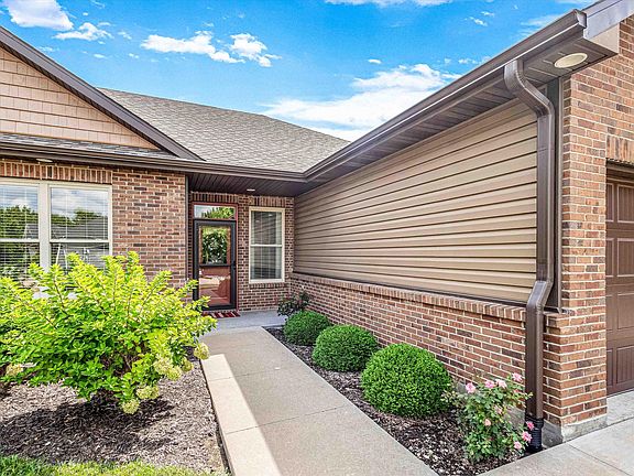 3rd image of 4012 Juniper Pl