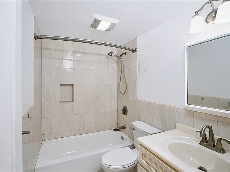 52 Common St #52 — Photo 16