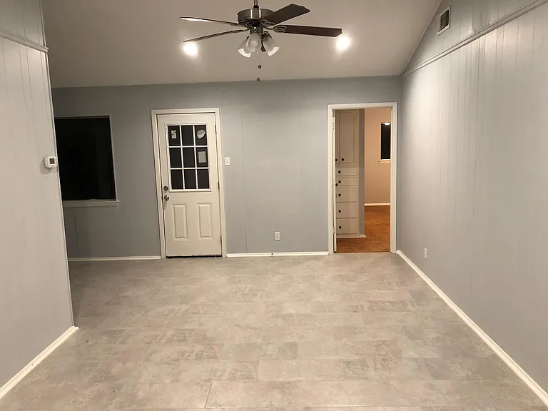 3723 Chartwell Dr — Photo 5