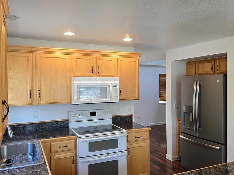 521 Kim Dr — Photo 4