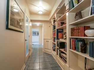 6 Aintree Rd, Saint Charles, IL 60174