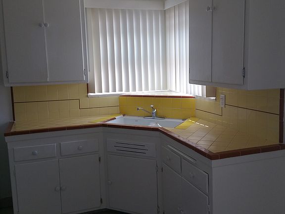 2nd image of 634 Manchester Dr APT 5