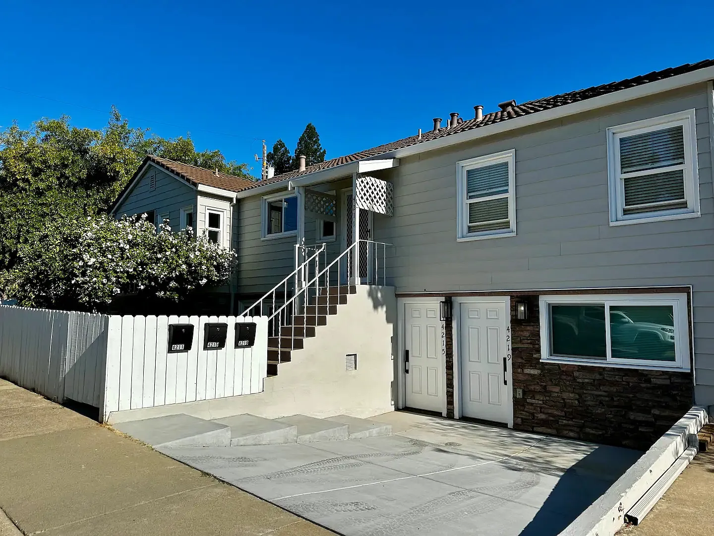 2 bed, 1343 sqft, $3,720 — Photo 3