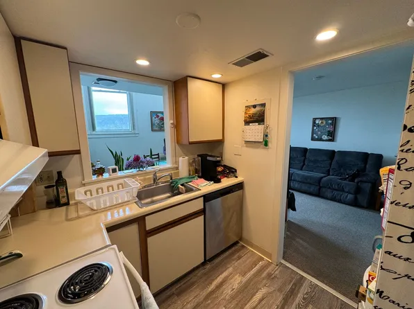 14 S 4th St APT 307, Emmaus, PA 18049