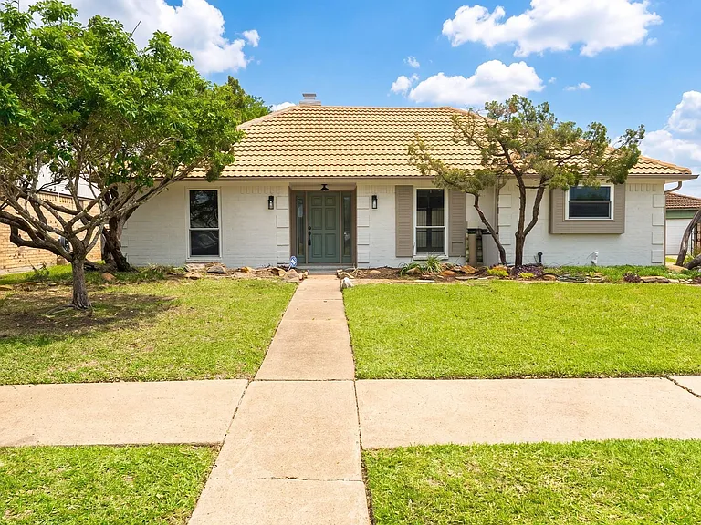 10519 Kirkwren Dr — Photo 1