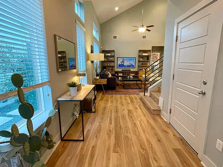 1502 Homespun Rd — Photo 4