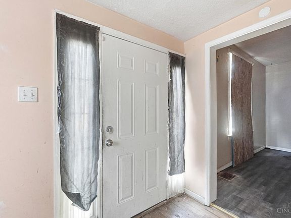 5th image of 2064 Logan Ave