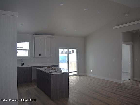 3rd image of 626 Little Greys Loop