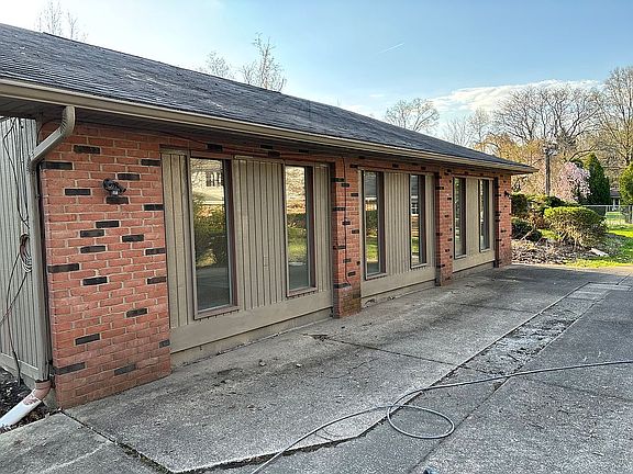 2nd image of 637 Northlawn Dr