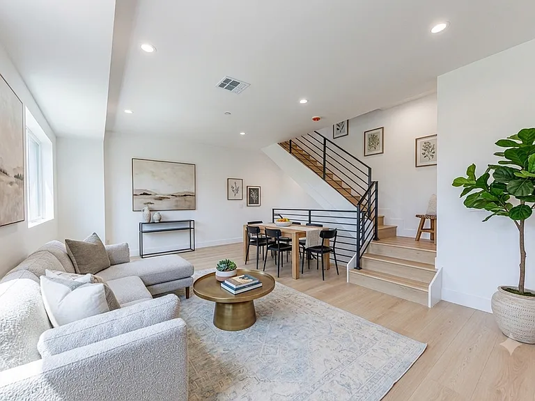 Gorgeous New Townhomes Next To la Cienega Park — Photo 7