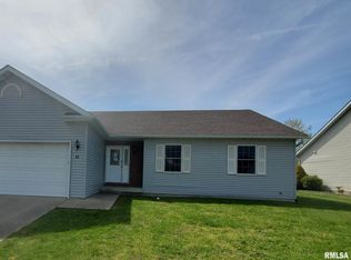 45 Bourbaki Rd, New Berlin, IL 62670