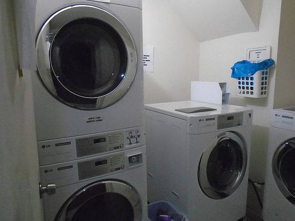 3rd image of 7553 113th St APT 1