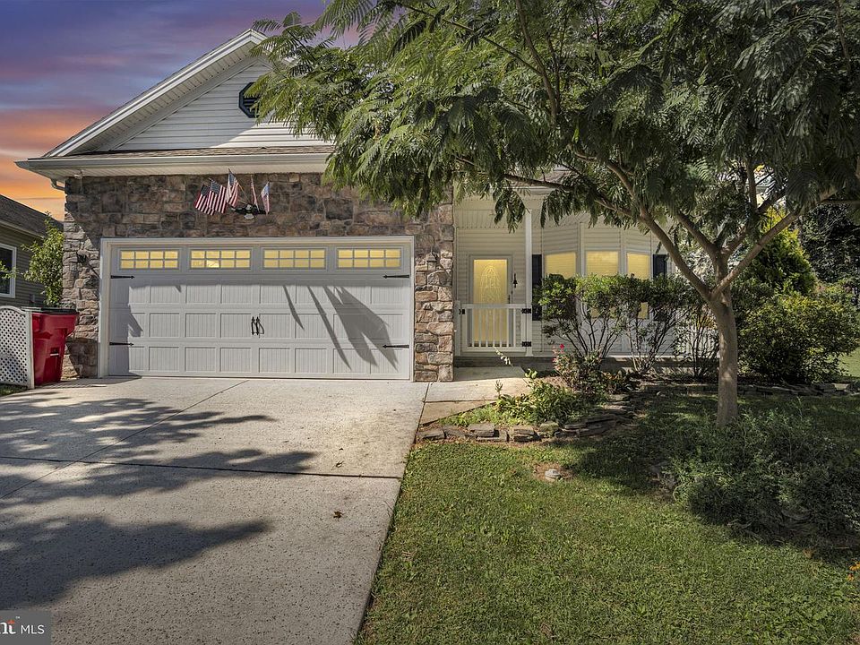 1st image of 45 Colonial Ct