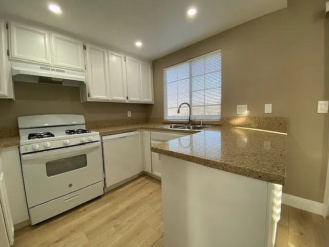 412 Lakeside Way — Photo 13