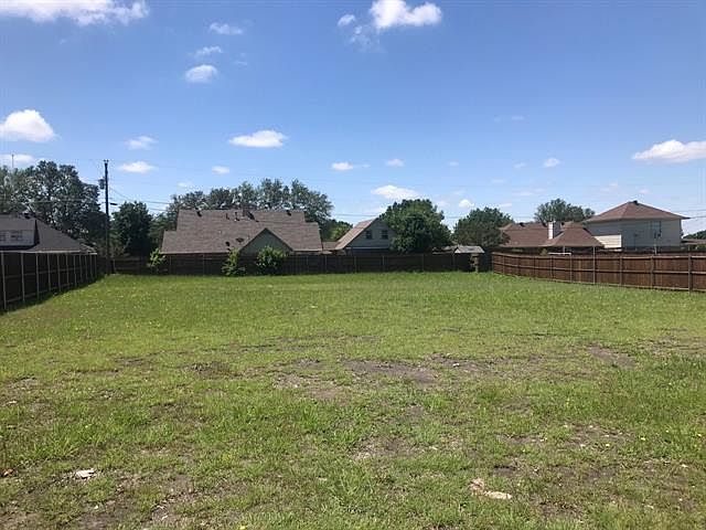 1st image of 2404 Hollon Dr