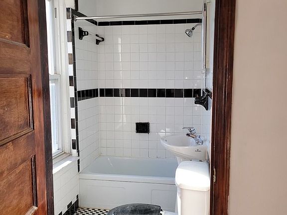 4th image of 371 Madison St #3F