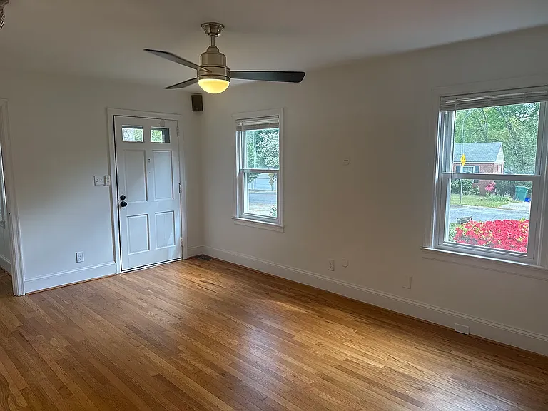 1381 Quarles Ave SE — Photo 8