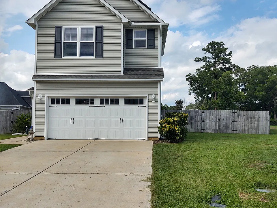 1404 Kinsley Ct NE