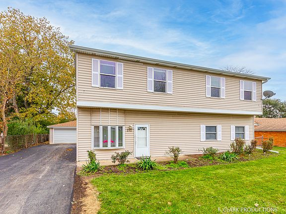 3rd image of 212 Harwood Dr