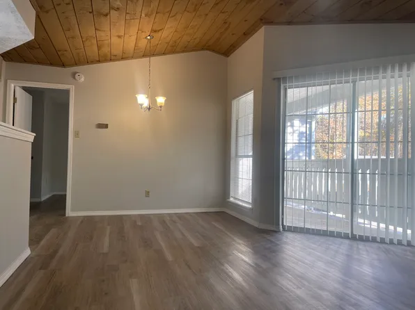 9 Chase Oaks Ct #2, Groton, CT 06340